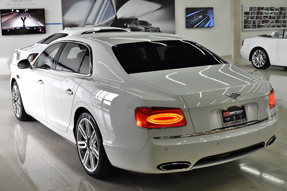 Used 2018 Bentley Flying Spur Base with VIN SCBEC9ZA6JC070621 for sale in Westbury, NY